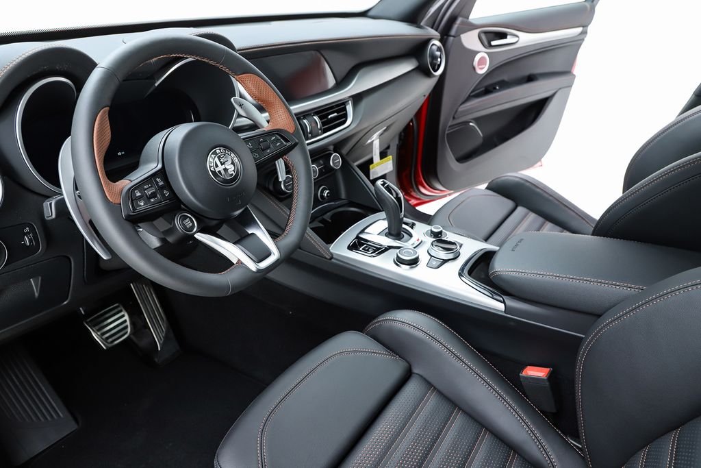 2025 Alfa Romeo Stelvio Intensa - Photo 21