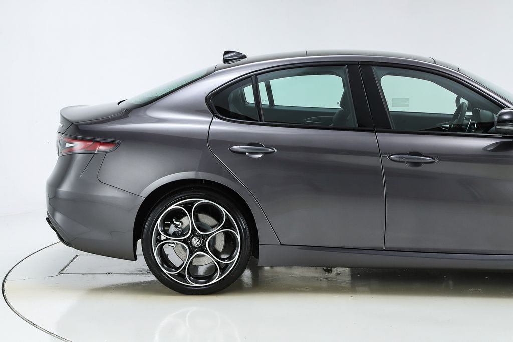 2025 Alfa Romeo Giulia Base - Photo 12