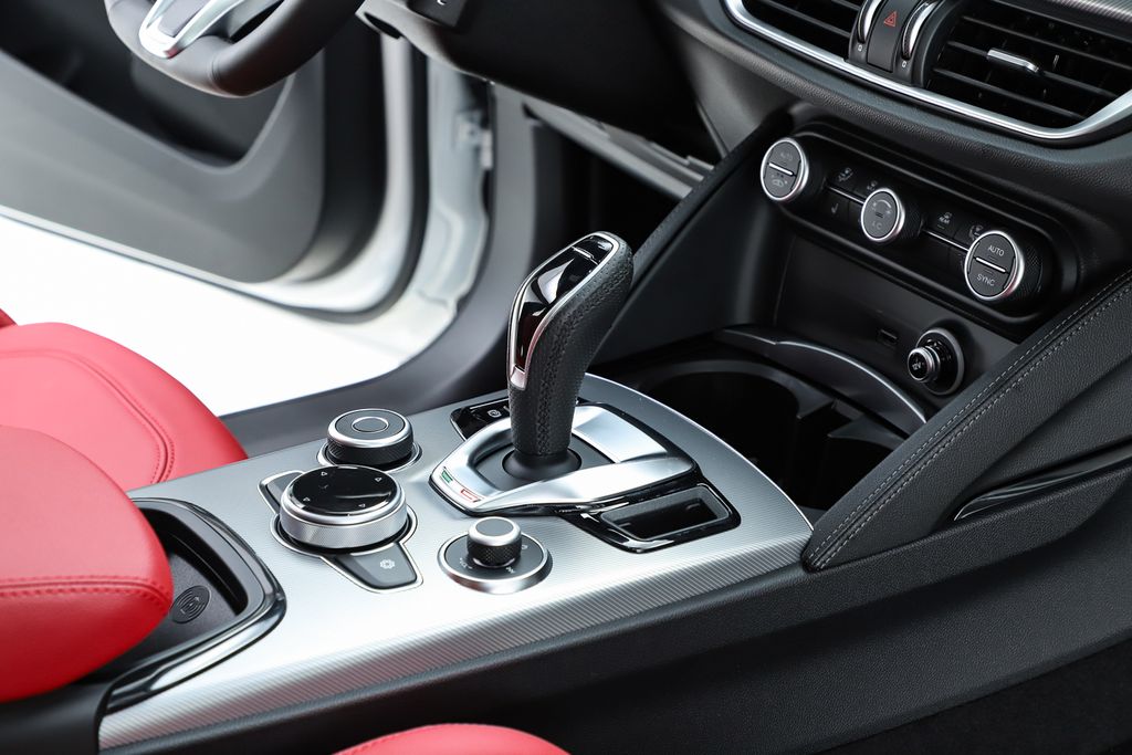 2025 Alfa Romeo Stelvio Base - Photo 36