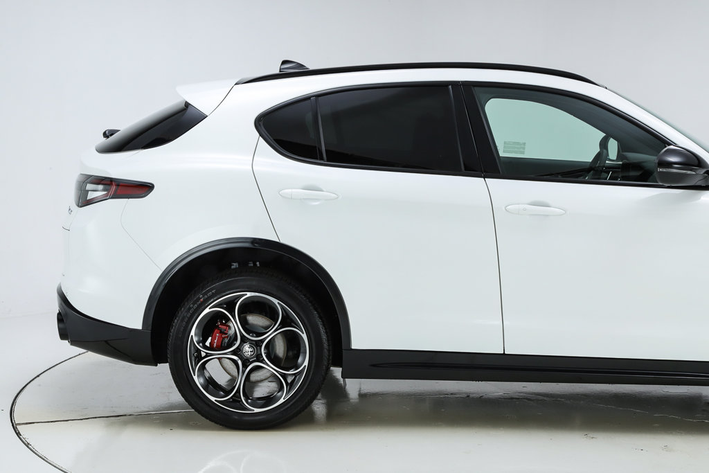 2025 Alfa Romeo Stelvio Base - Photo 12
