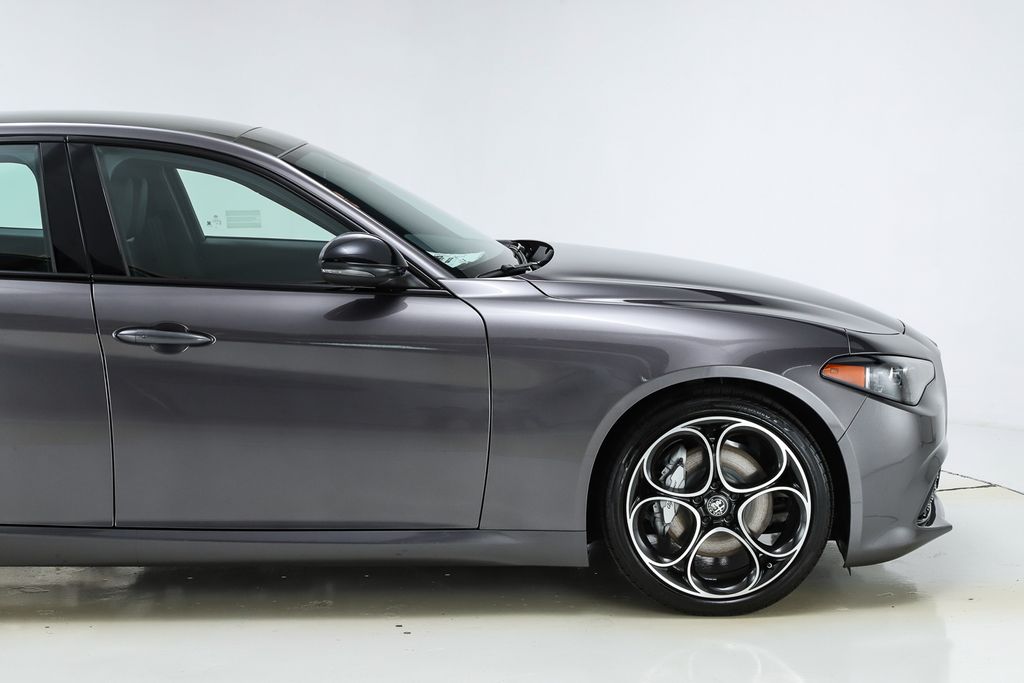 2025 Alfa Romeo Giulia Base - Photo 13