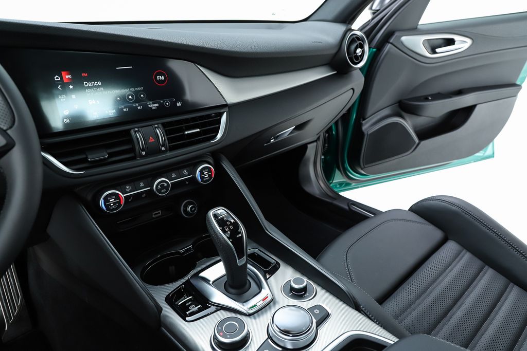 2026 Alfa Romeo Giulia Base - Photo 24