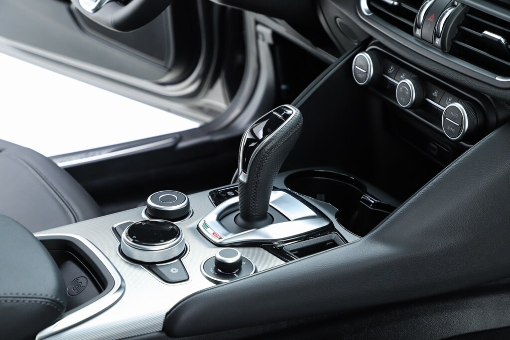 2025 Alfa Romeo Giulia Base - Photo 35