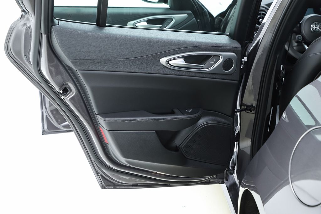 2025 Alfa Romeo Giulia Base - Photo 18