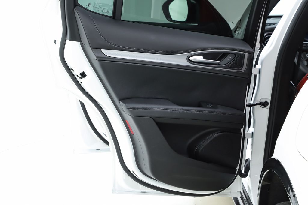 2025 Alfa Romeo Stelvio Base - Photo 18