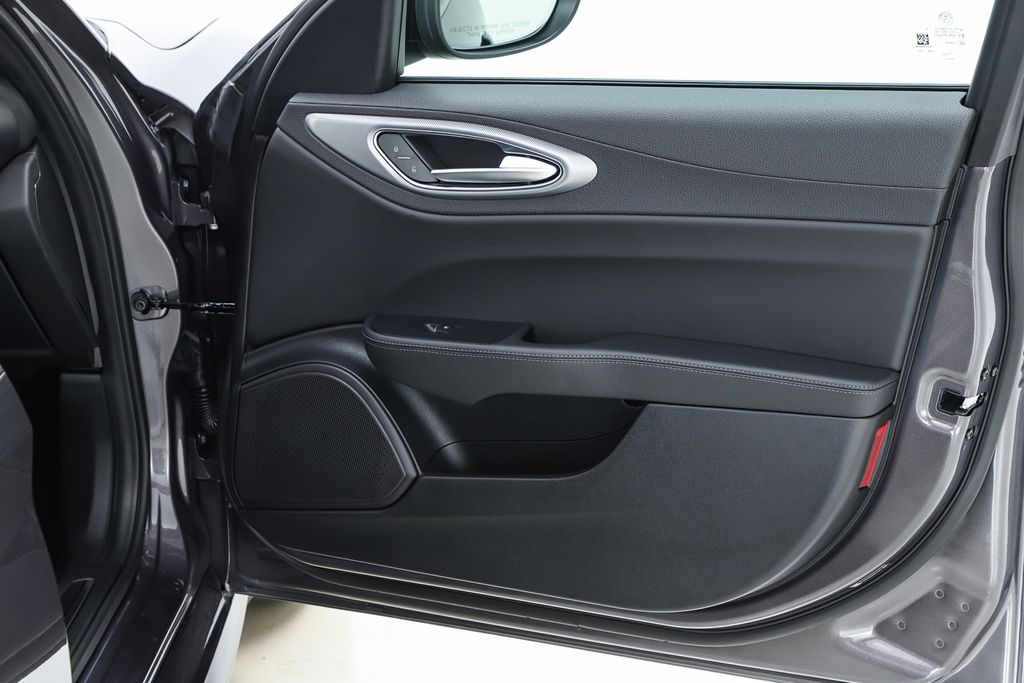 2025 Alfa Romeo Giulia Base - Photo 33