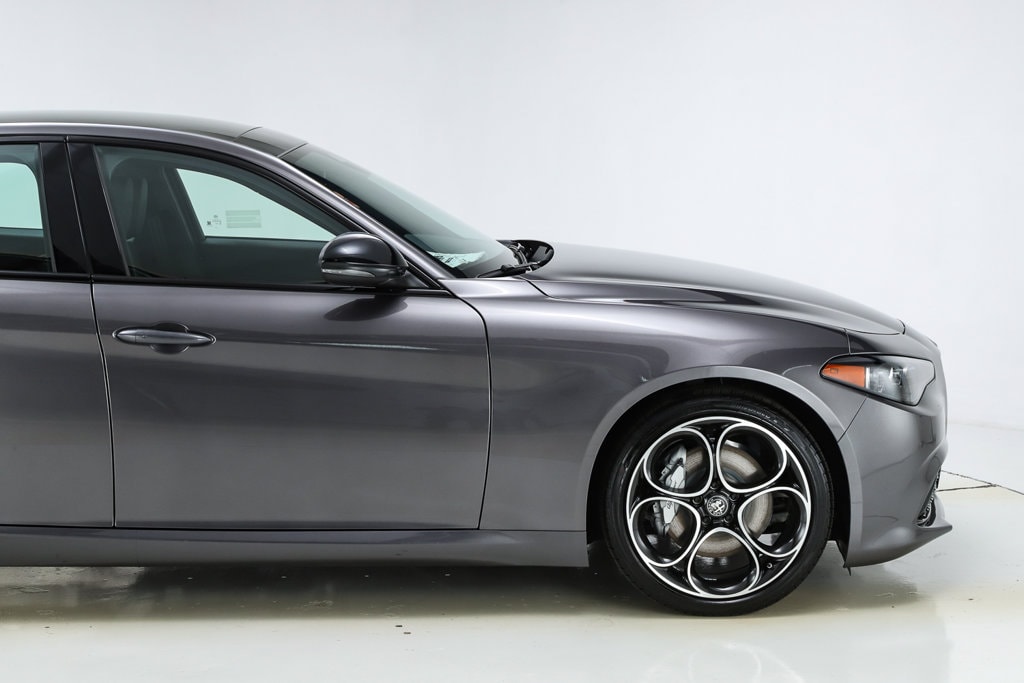 2025 Alfa Romeo Giulia Base - Photo 13