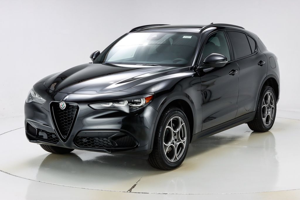 2025 Alfa Romeo Stelvio Base's photo