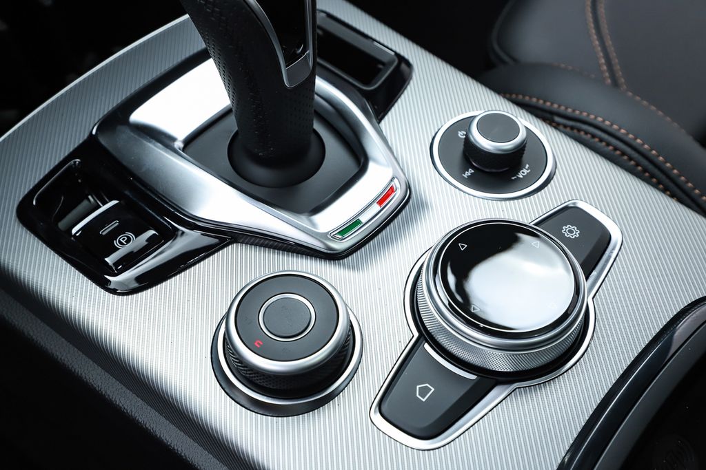 2025 Alfa Romeo Stelvio Intensa - Photo 27