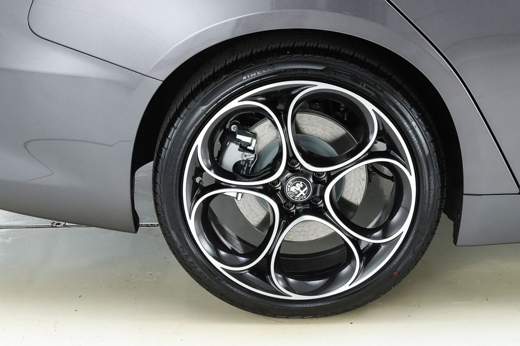 2025 Alfa Romeo Giulia Base - Photo 14