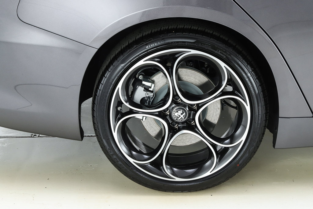 2025 Alfa Romeo Giulia Base - Photo 14