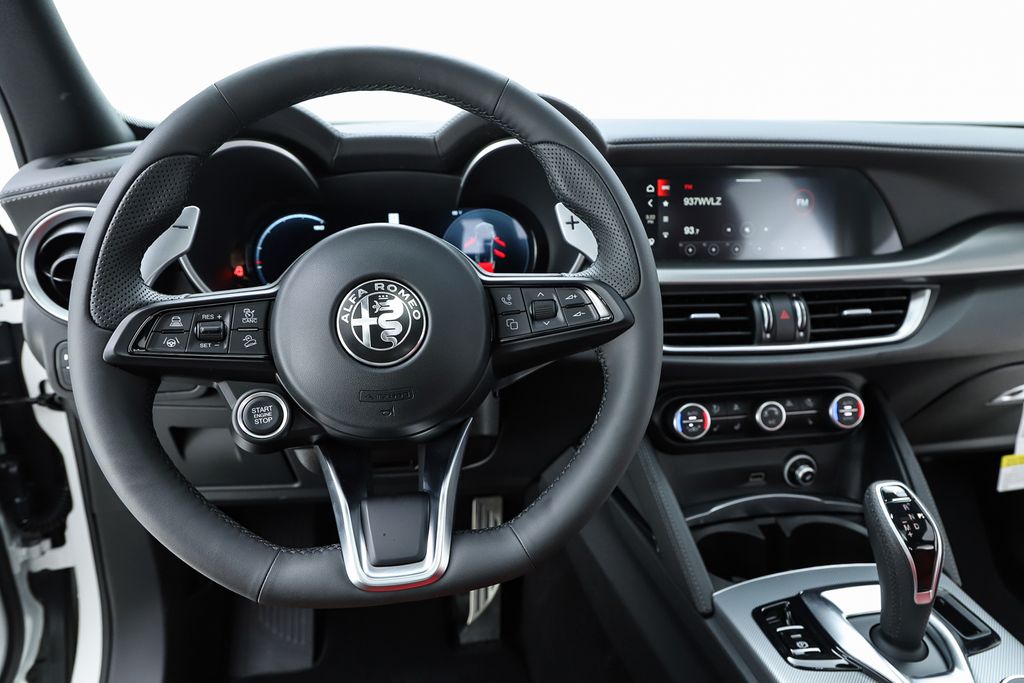 2025 Alfa Romeo Stelvio Base - Photo 21