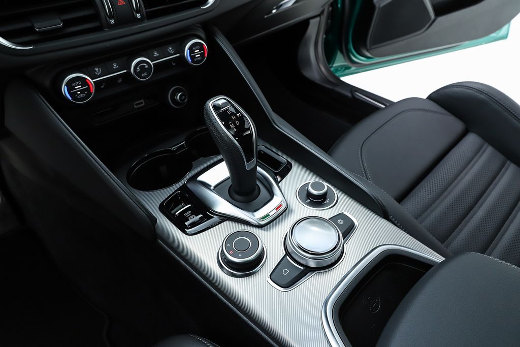 2026 Alfa Romeo Giulia Base - Photo 25