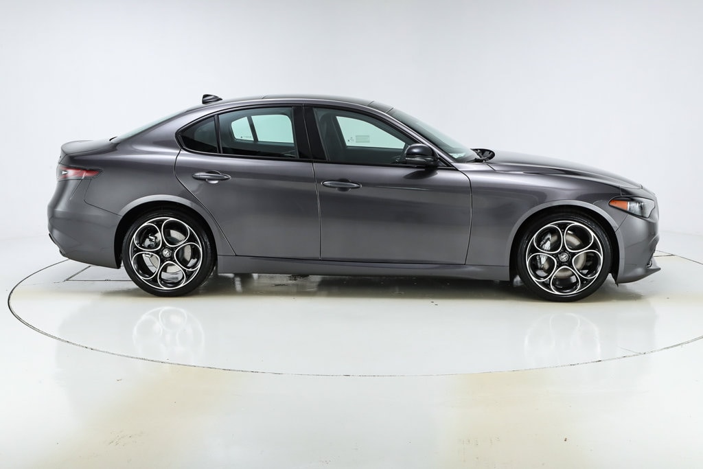 2025 Alfa Romeo Giulia Base - Photo 11