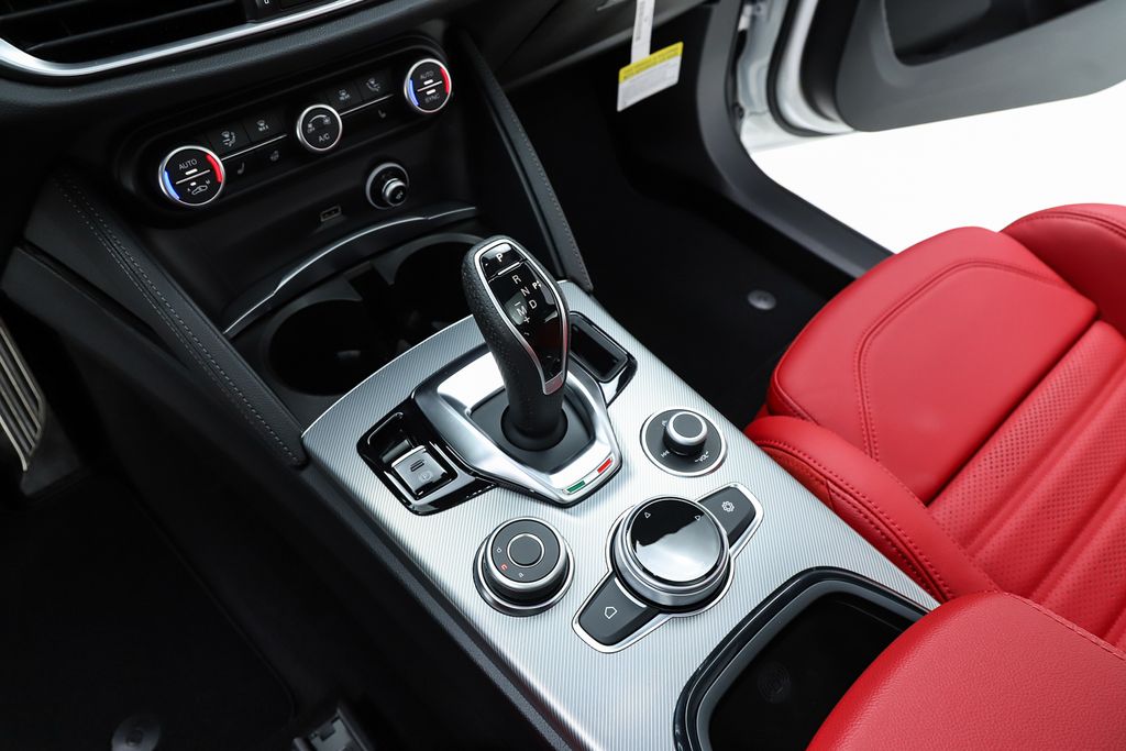 2025 Alfa Romeo Stelvio Base - Photo 25