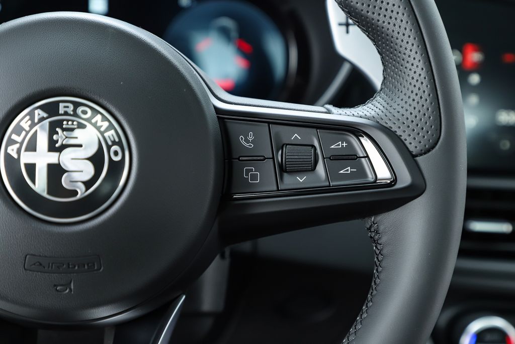2025 Alfa Romeo Giulia Base - Photo 23