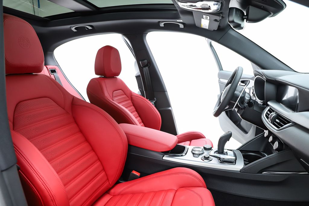 2025 Alfa Romeo Stelvio Base - Photo 38