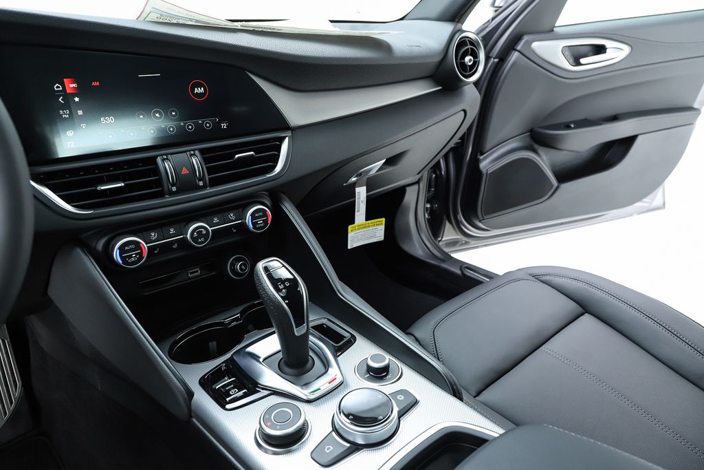2025 Alfa Romeo Giulia Base - Photo 24