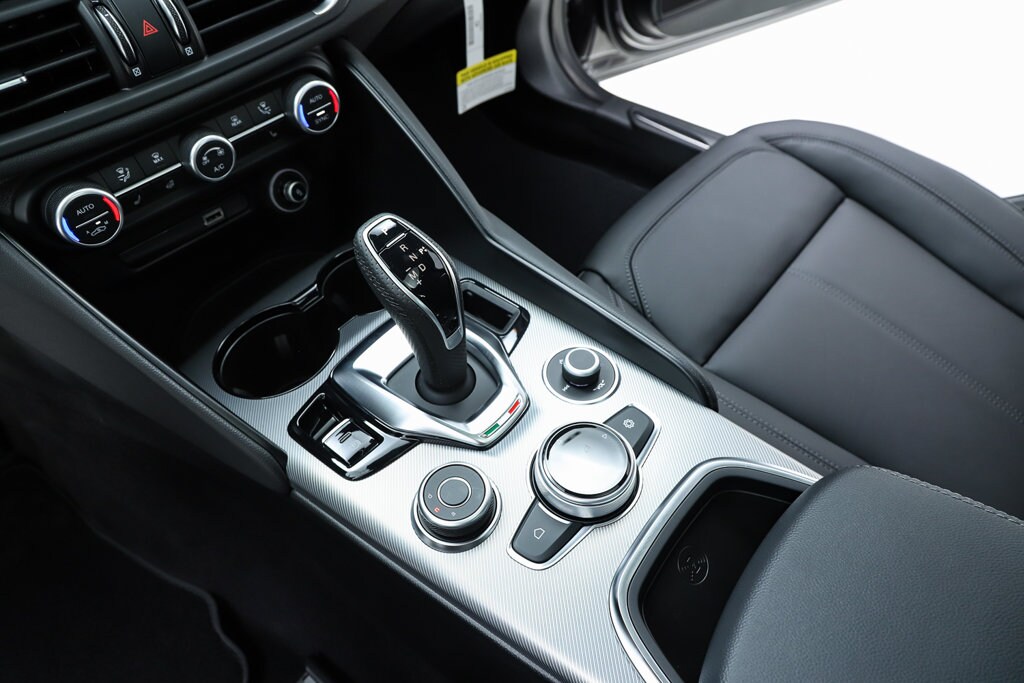 2025 Alfa Romeo Giulia Base - Photo 25