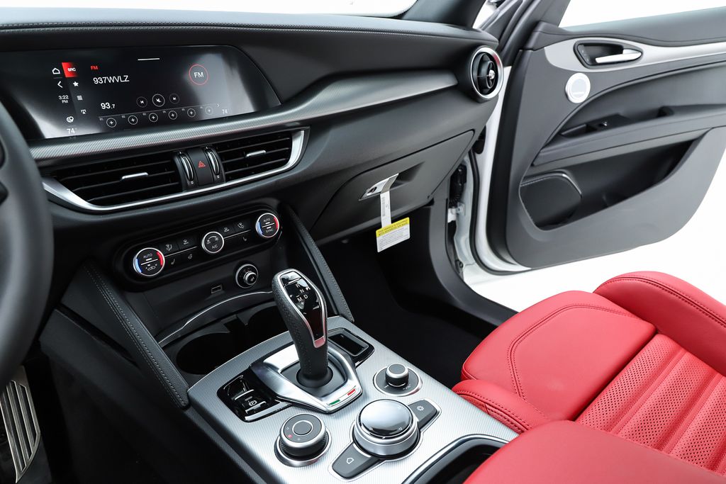 2025 Alfa Romeo Stelvio Base - Photo 24