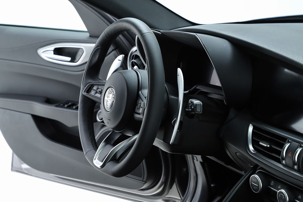 2025 Alfa Romeo Giulia Base - Photo 36