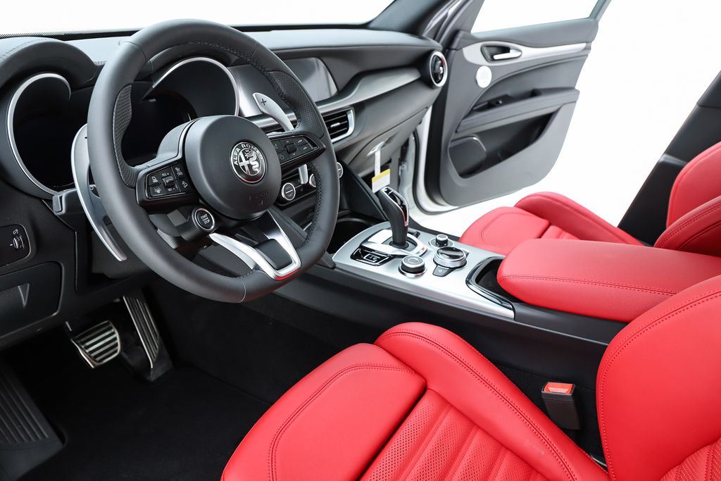 2025 Alfa Romeo Stelvio Base - Photo 20