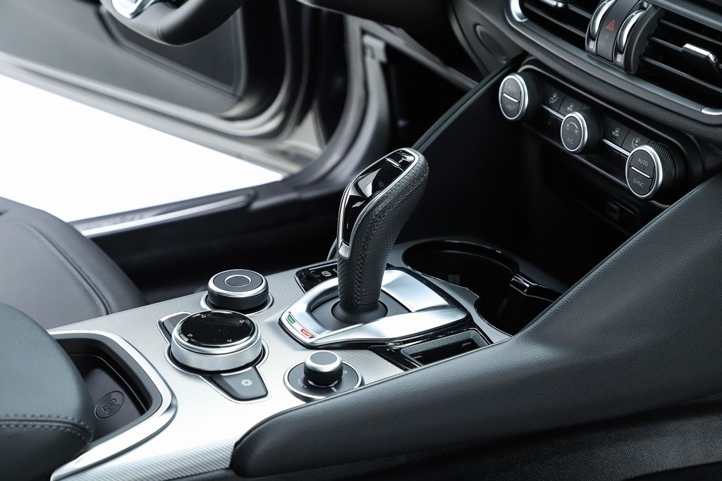 2025 Alfa Romeo Giulia Base - Photo 35
