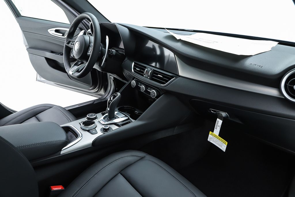 2025 Alfa Romeo Giulia Base - Photo 34