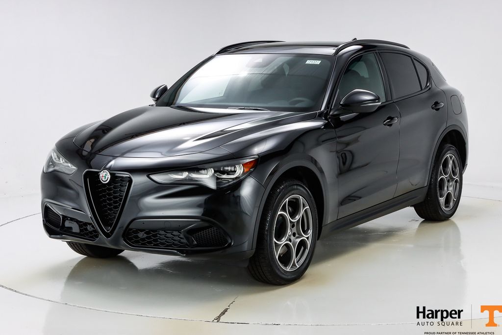 2025 Alfa Romeo Stelvio Base's photo