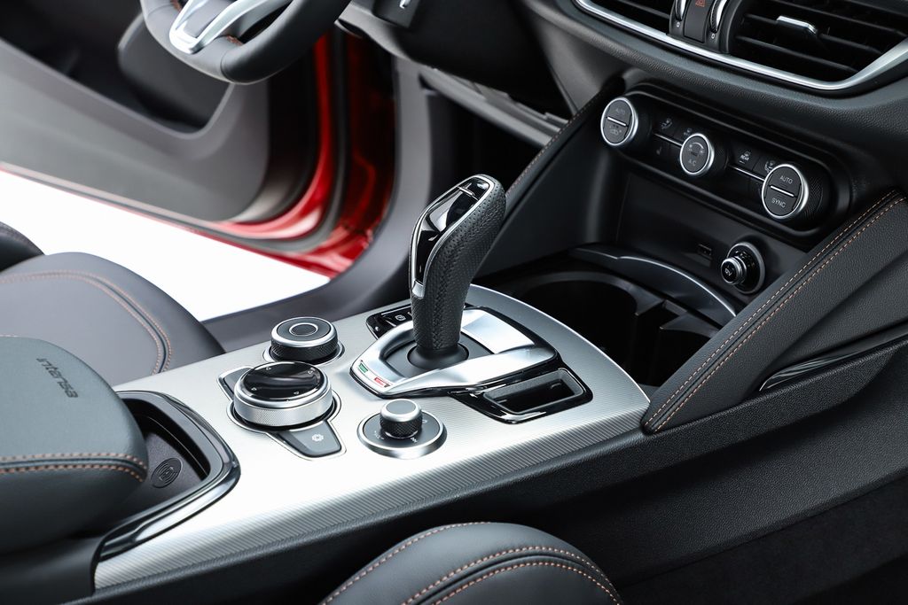 2025 Alfa Romeo Stelvio Intensa - Photo 37