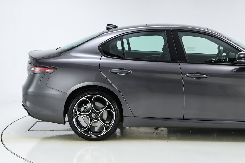 2025 Alfa Romeo Giulia Base - Photo 12