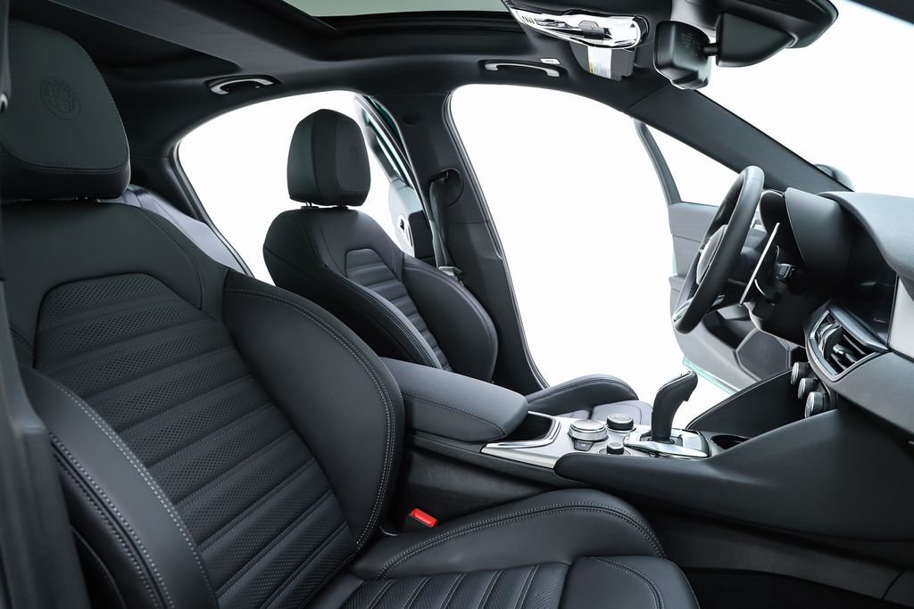 2026 Alfa Romeo Giulia Base - Photo 36