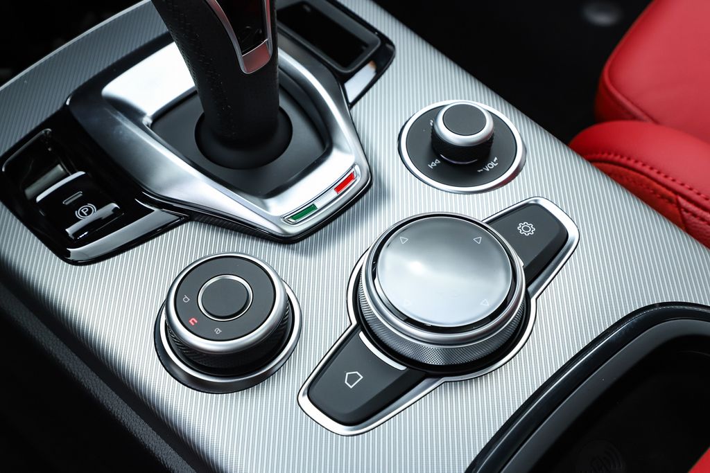 2025 Alfa Romeo Stelvio Base - Photo 26