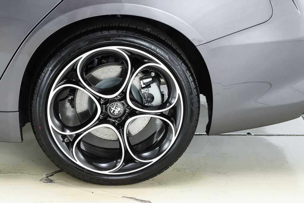 2025 Alfa Romeo Giulia Base - Photo 7