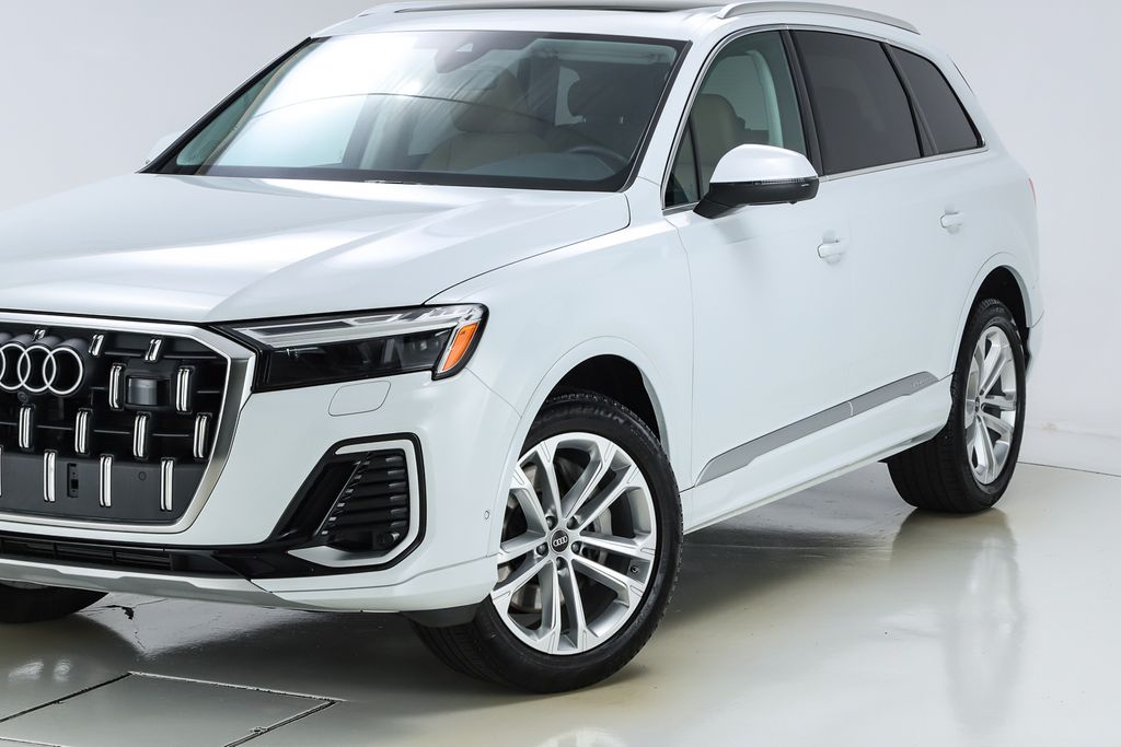 2025 Audi Q7 45 Premium Plus photo 3