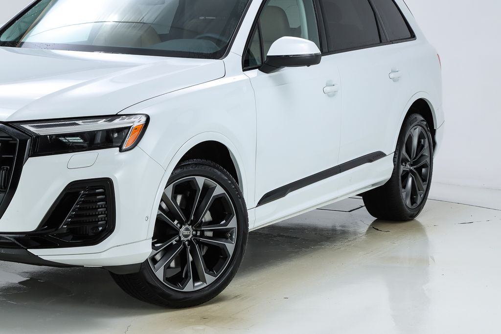 2025 Audi Q7 55 Premium Plus photo 3