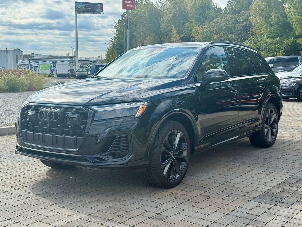 2025 Audi Q7 55 Premium Plus photo 3
