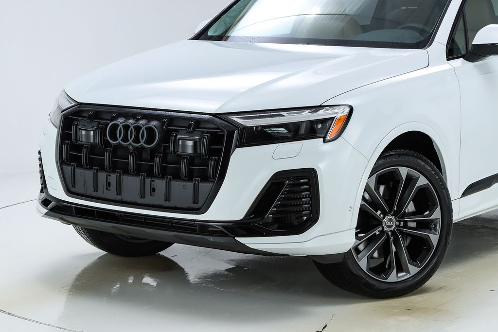 2025 Audi Q7 55 Premium Plus photo 2