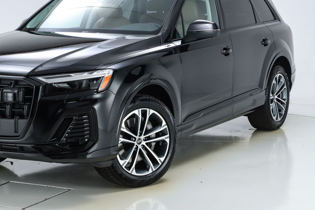 2025 Audi Q7 45 Premium Plus photo 3