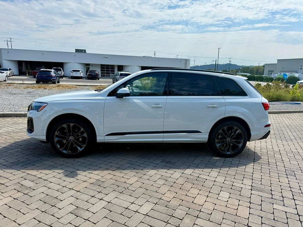 2025 Audi Q7 55 Premium Plus photo 3