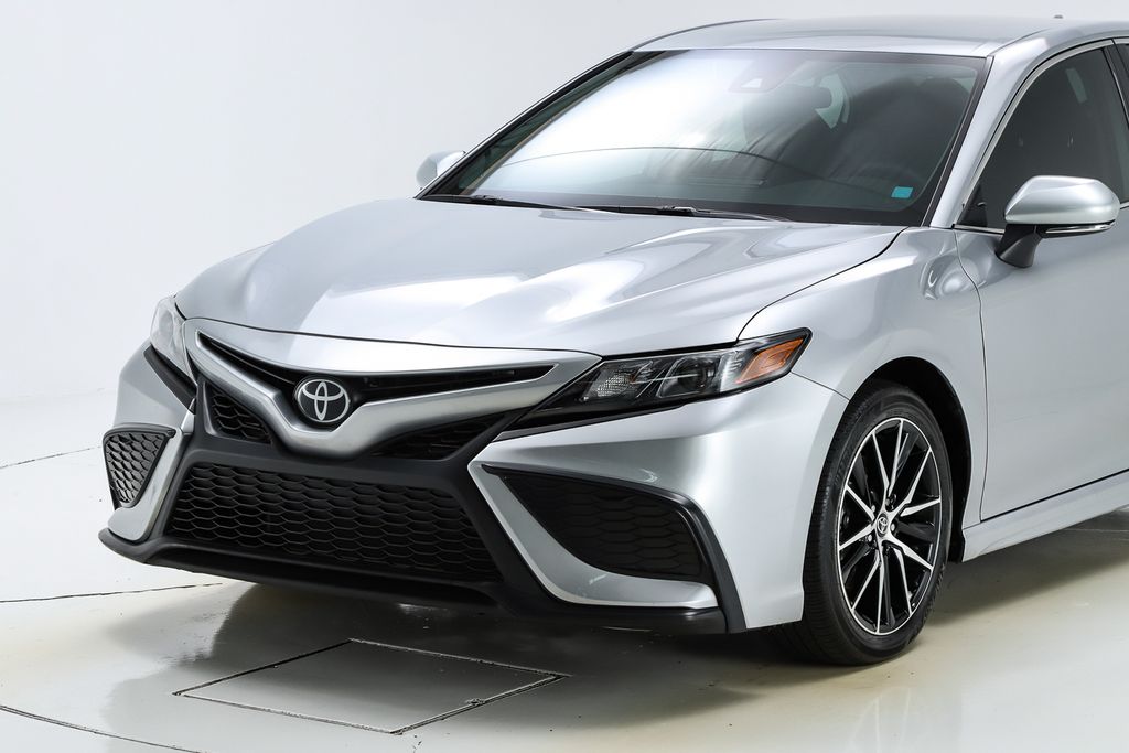2023 Toyota Camry SE photo 2
