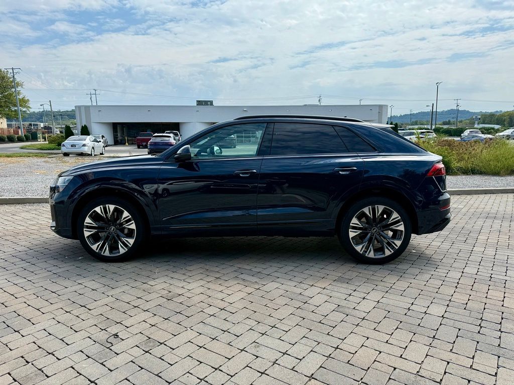 2025 Audi Q8 55 Premium Plus photo 4