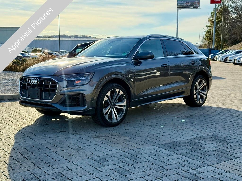 2021 Audi Q8 55 Prestige photo 3