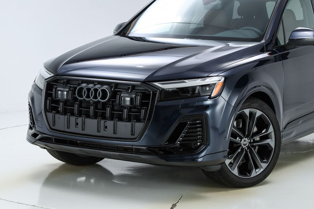 2025 Audi Q7 55 Premium Plus photo 2