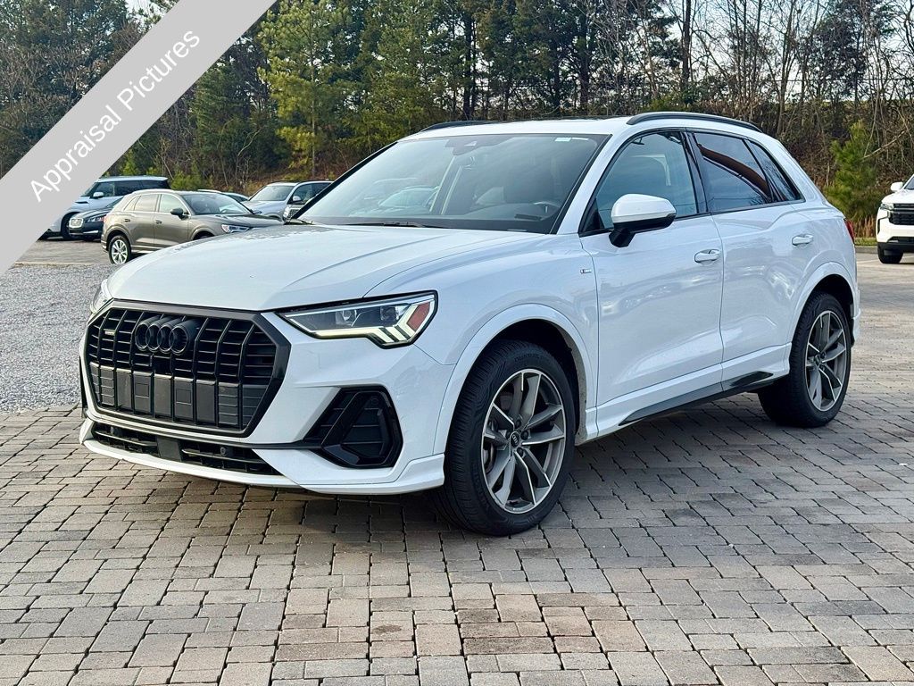 2021 Audi Q3 S line Premium Plus photo 3