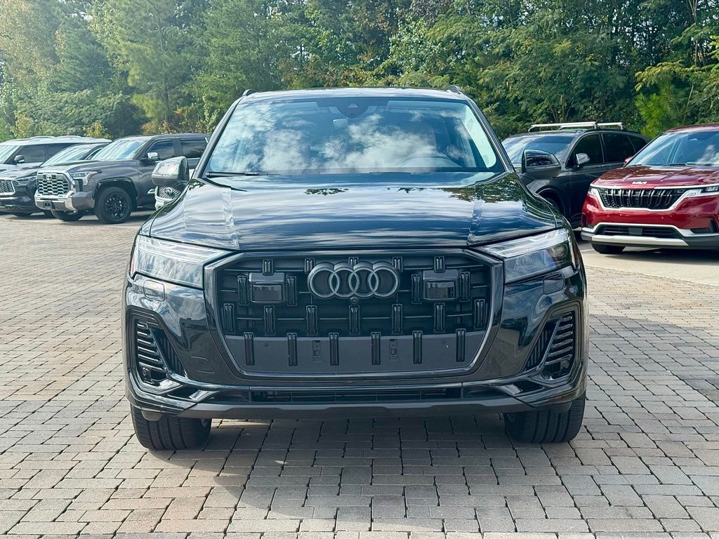 2025 Audi Q7 55 Premium Plus photo 2