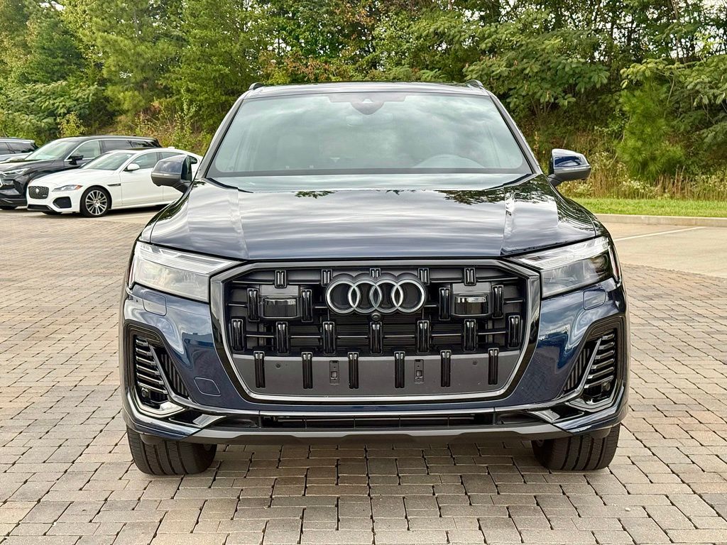 2025 Audi Q7 55 Premium Plus photo 2