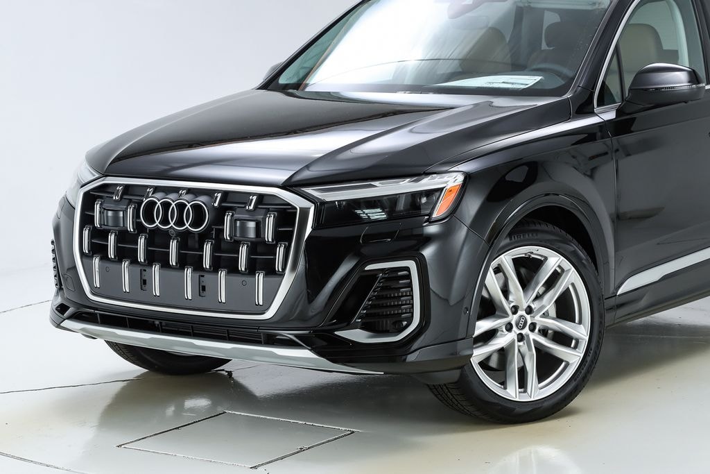 New 2025 Audi Q7 55 Premium Plus SUV