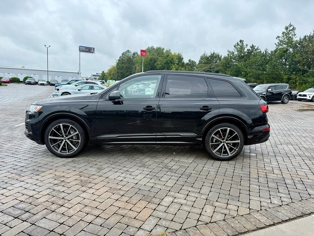 2022 Audi Q7 55 Prestige photo 2