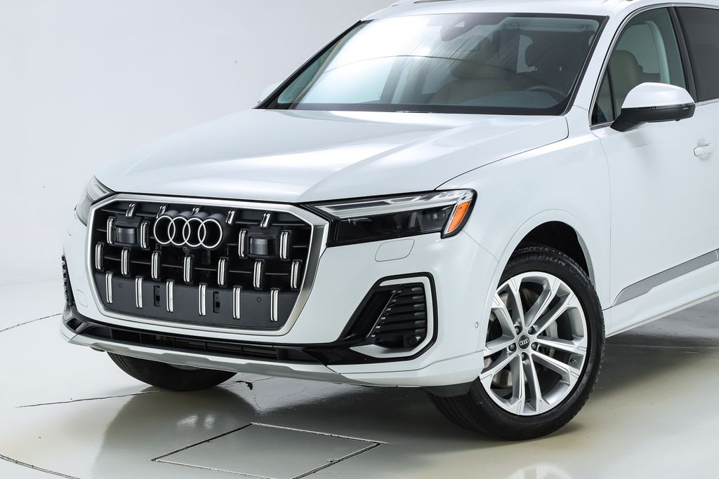 2025 Audi Q7 45 Premium Plus photo 2